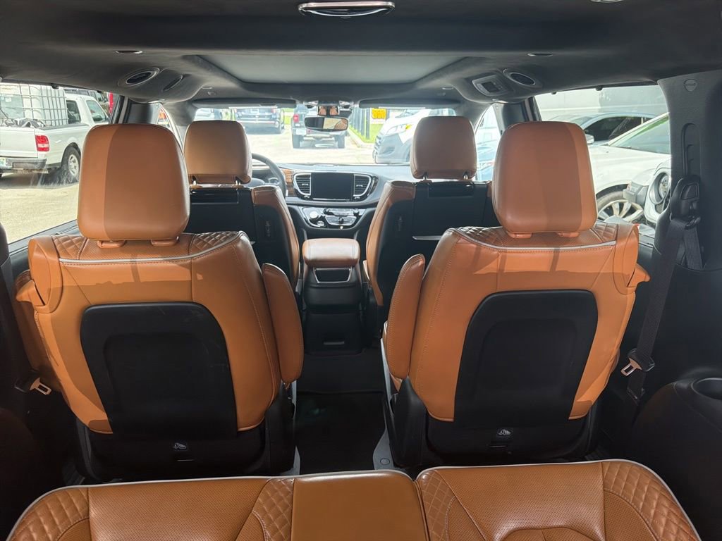 Used 2023 Chrysler Pacifica Pinnacle FWD image 15