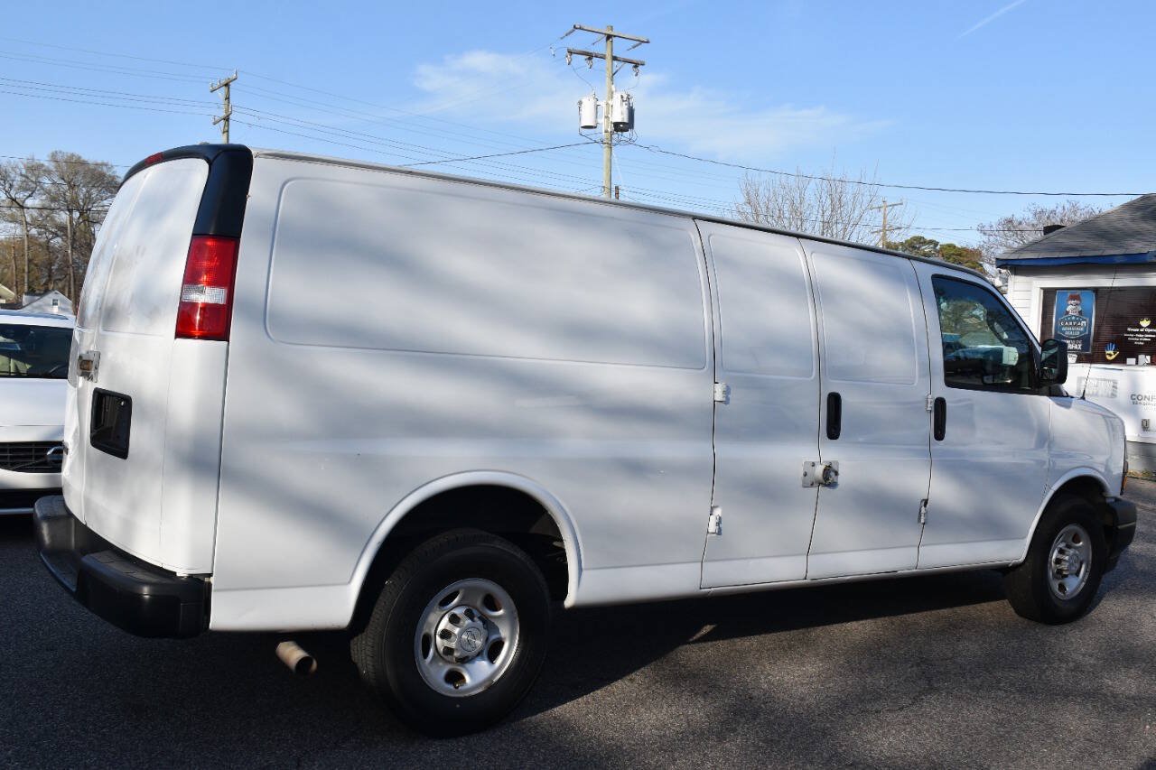 Used 2018 Chevrolet Express 2500 Extended RWD image 5