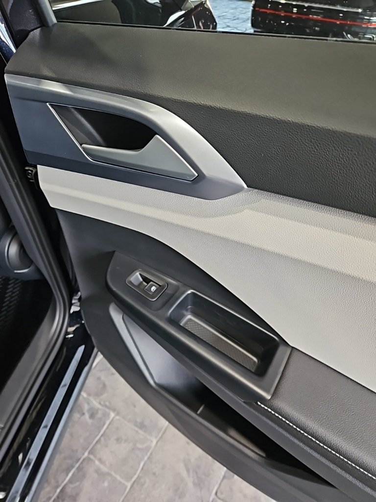 New 2026 Volkswagen Taos SE image 16