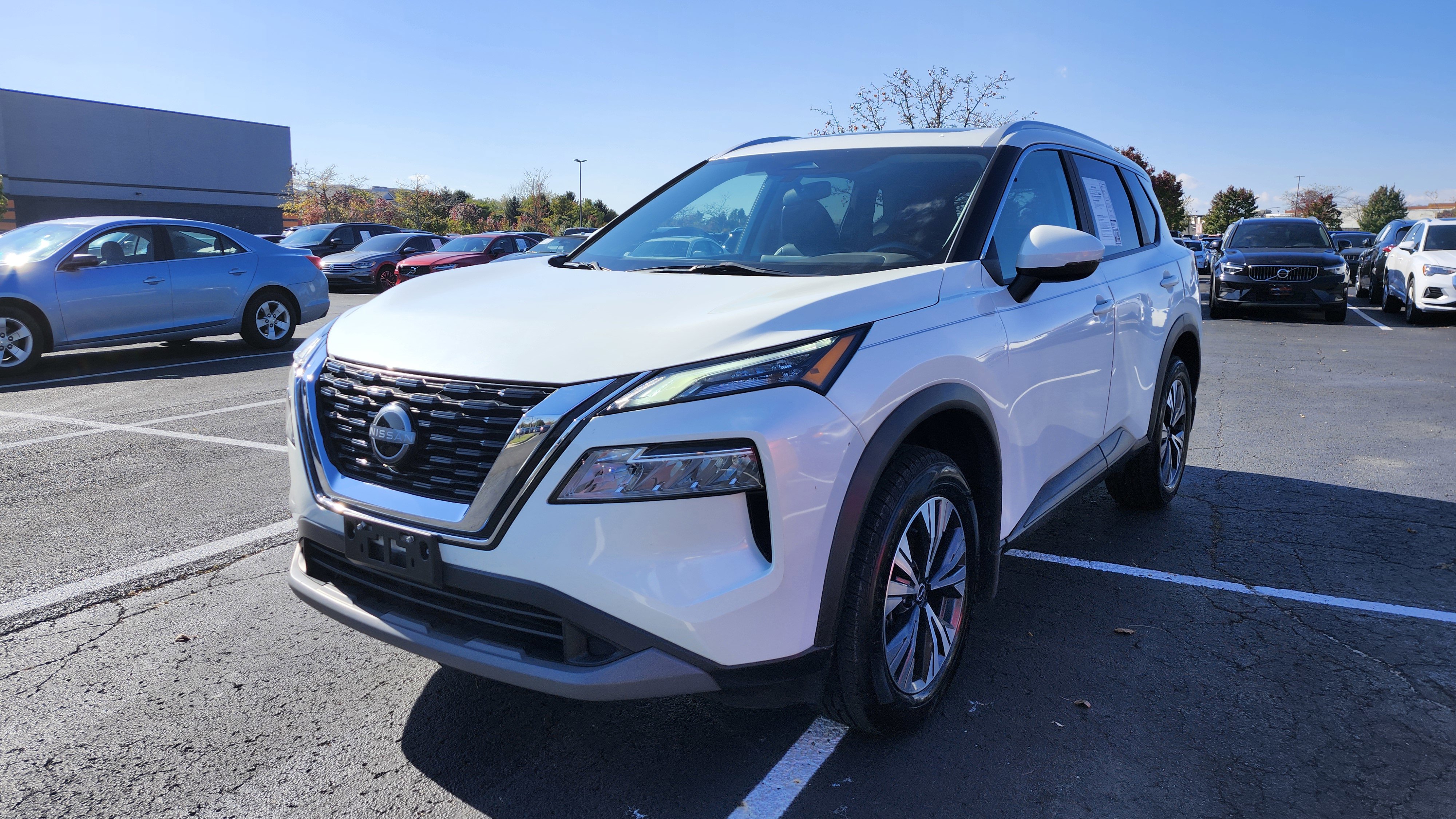 Used 2023 Nissan Rogue SV w/ SV Premium Package image 5