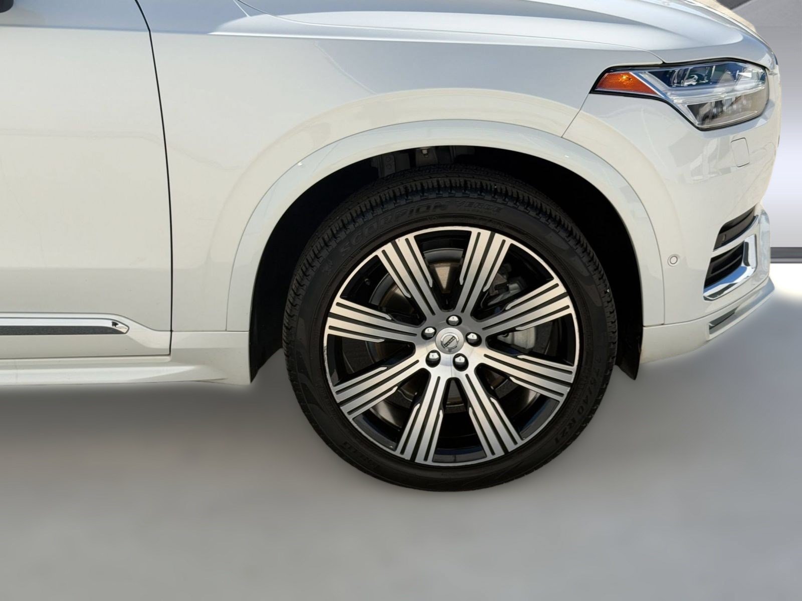 Used 2023 Volvo XC90 B6 Ultimate w/ Protection Package Premier AWD/4WD image 12