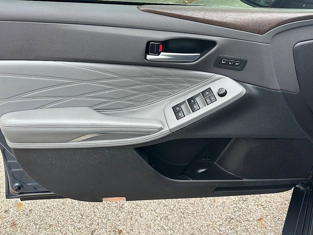 Certified 2019 Toyota Avalon Limited w/ Advanced Safety Package image 13