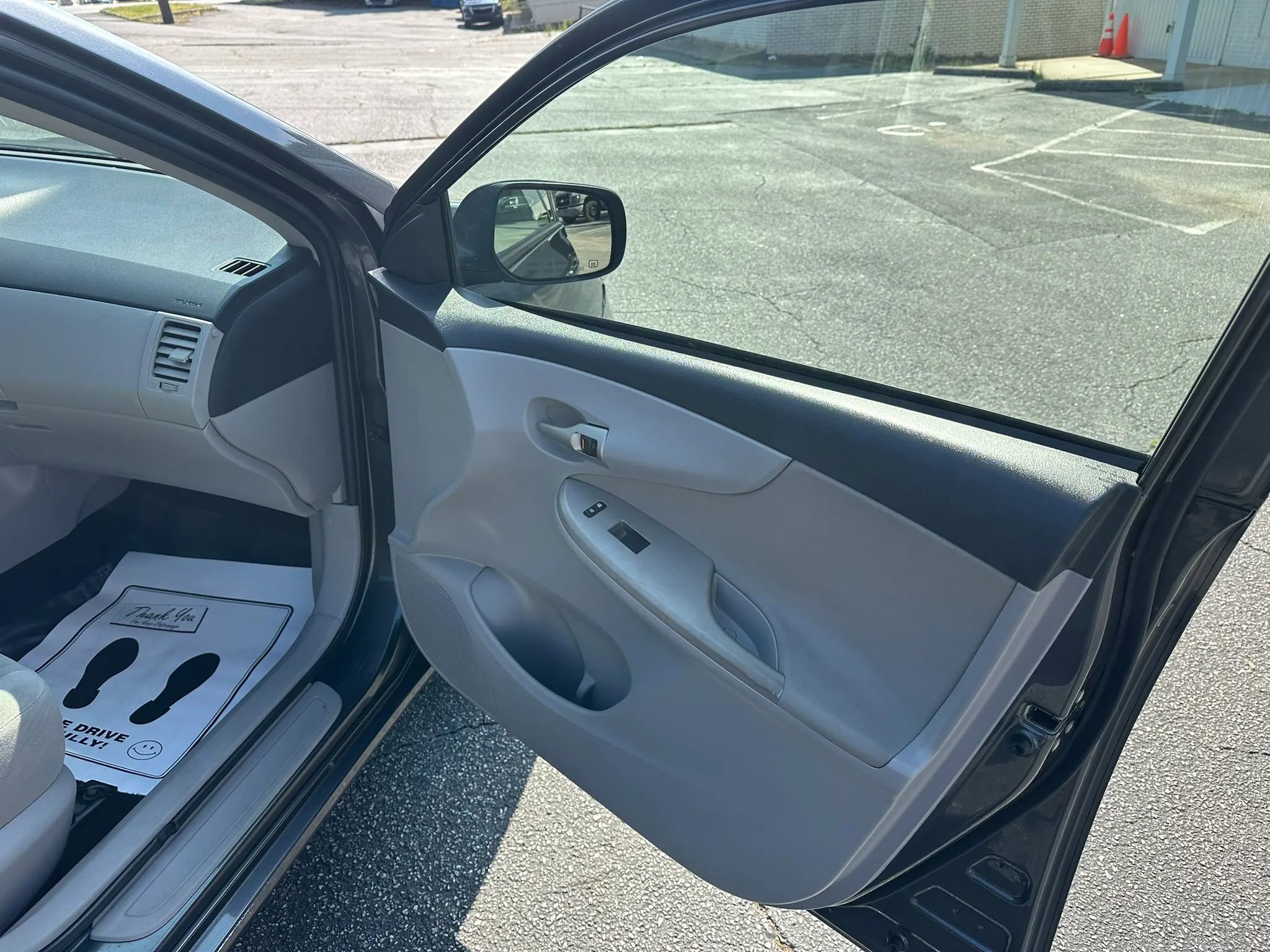 Used 2011 Toyota Corolla LE image 12