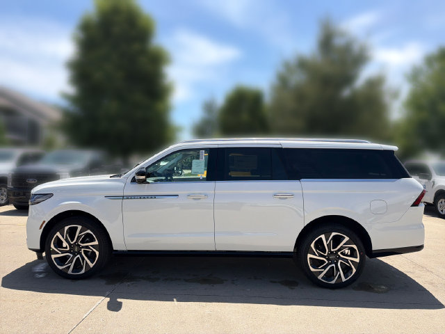 New 2026 Lincoln Navigator L Reserve AWD/4WD image 10