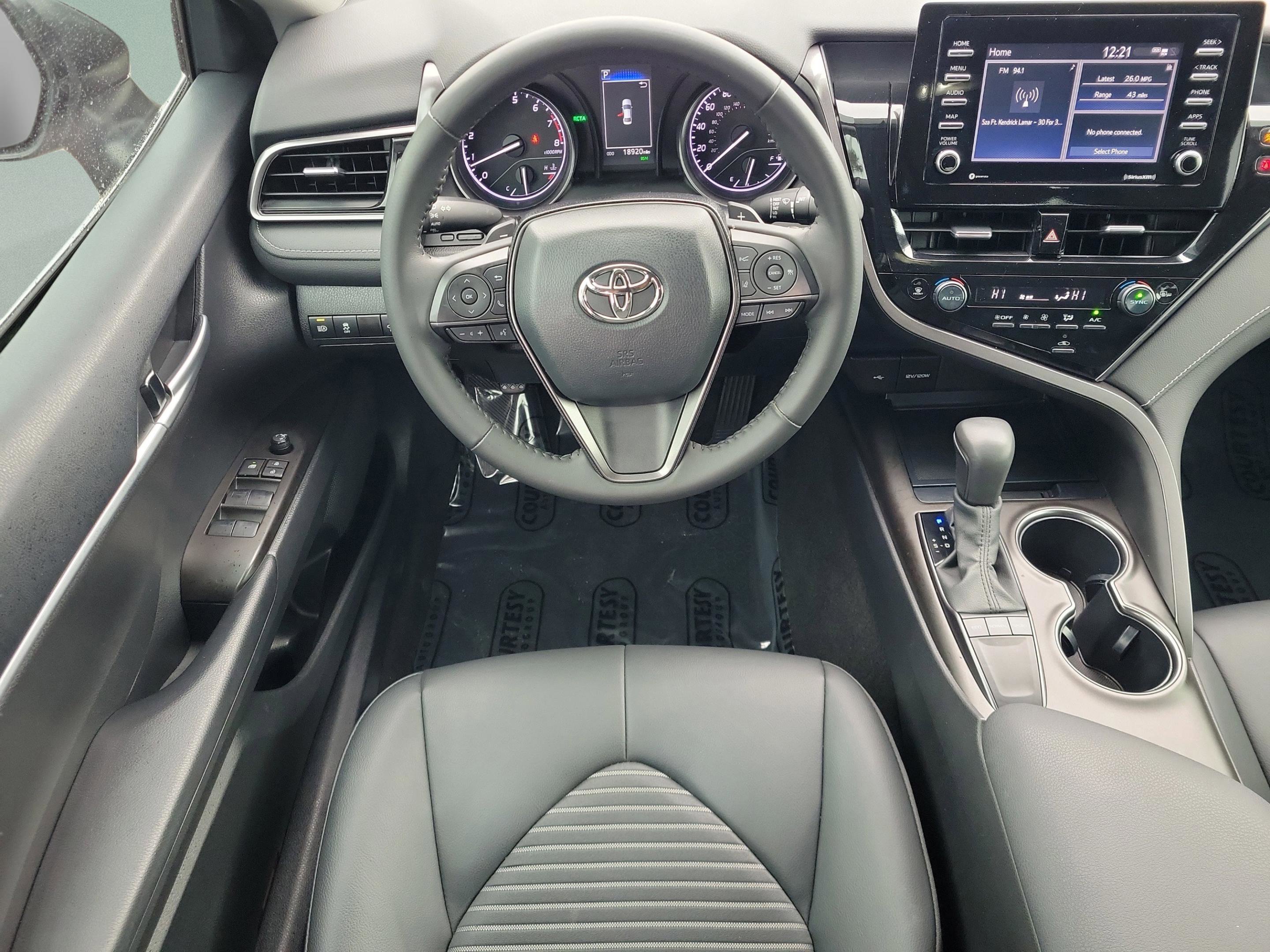 Used 2023 Toyota Camry SE image 10