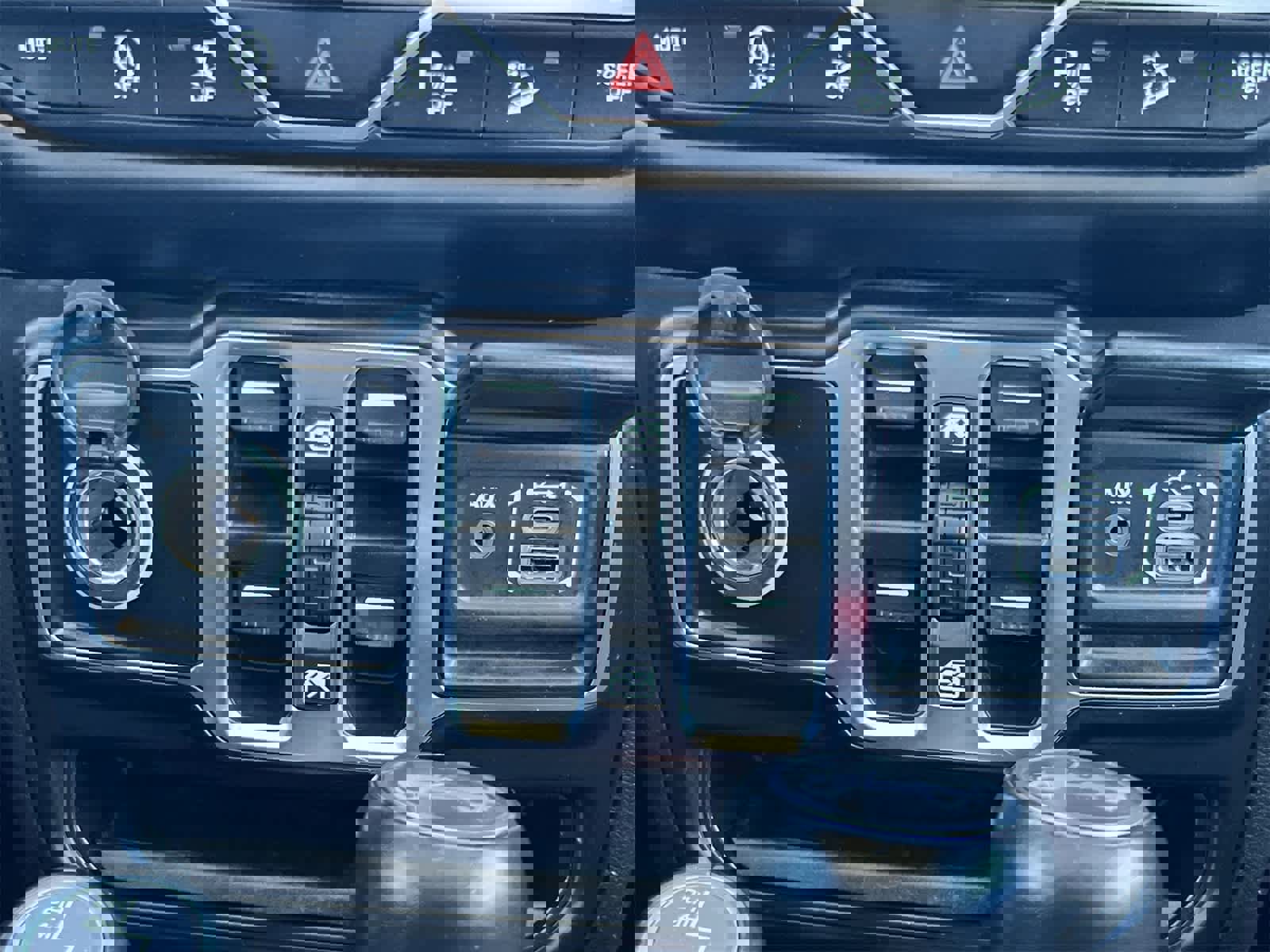 Used 2020 Jeep Wrangler Unlimited Sahara image 31