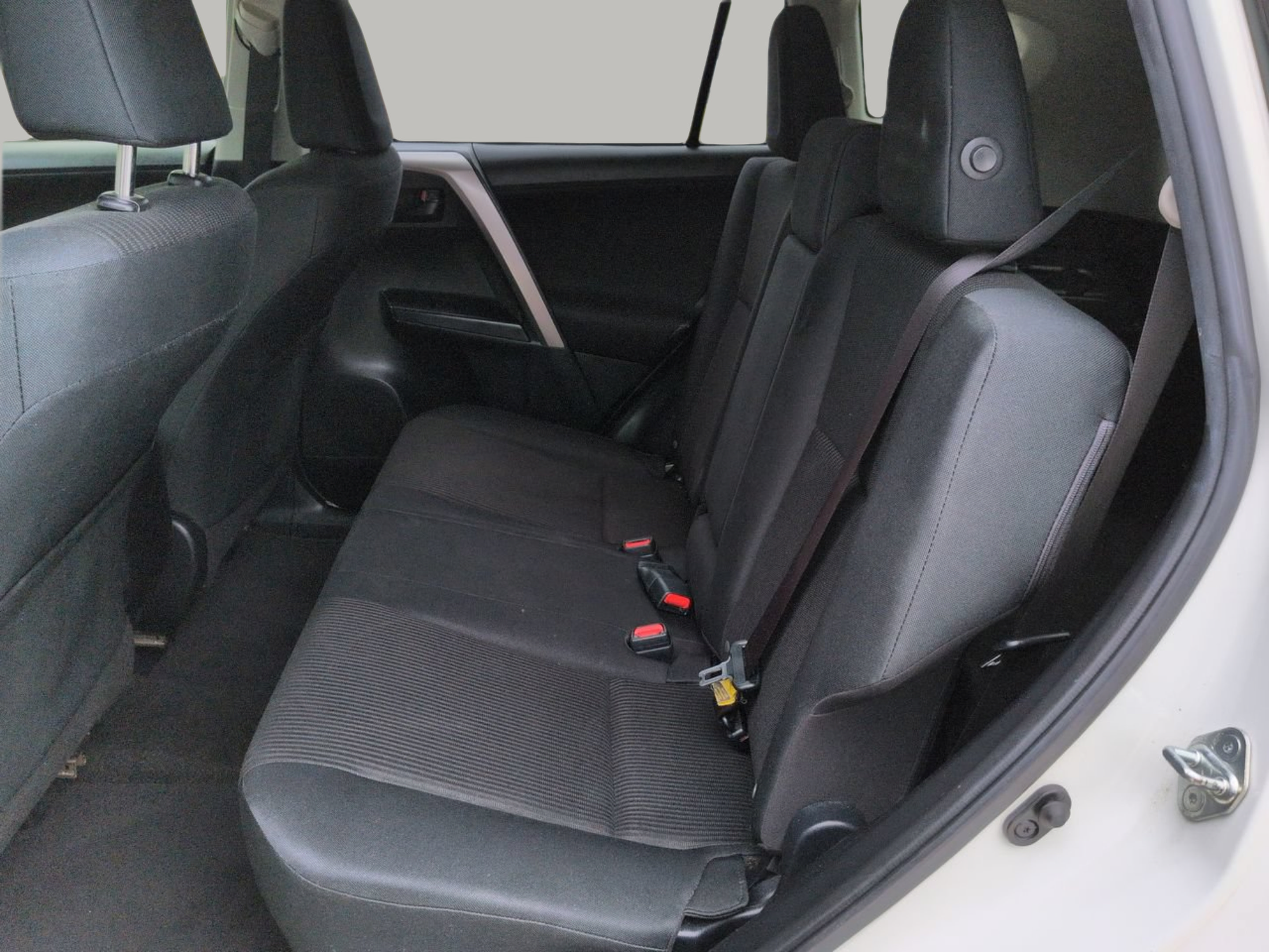 Used 2017 Toyota RAV4 LE FWD image 18