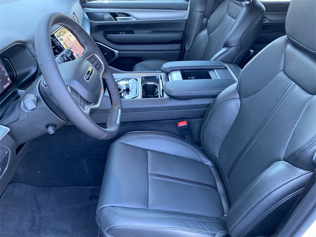 New 2025 Jeep Wagoneer 4WD w/ Convenience Group I image 6