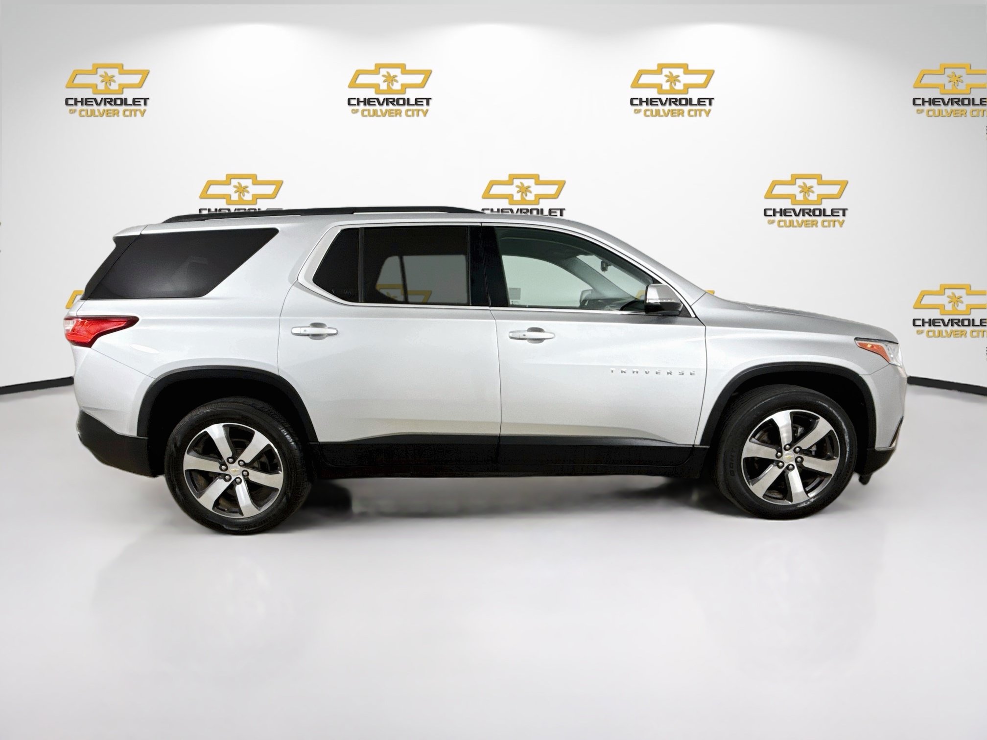 Used 2021 Chevrolet Traverse LT w/ LT Premium Package AWD/4WD image 9