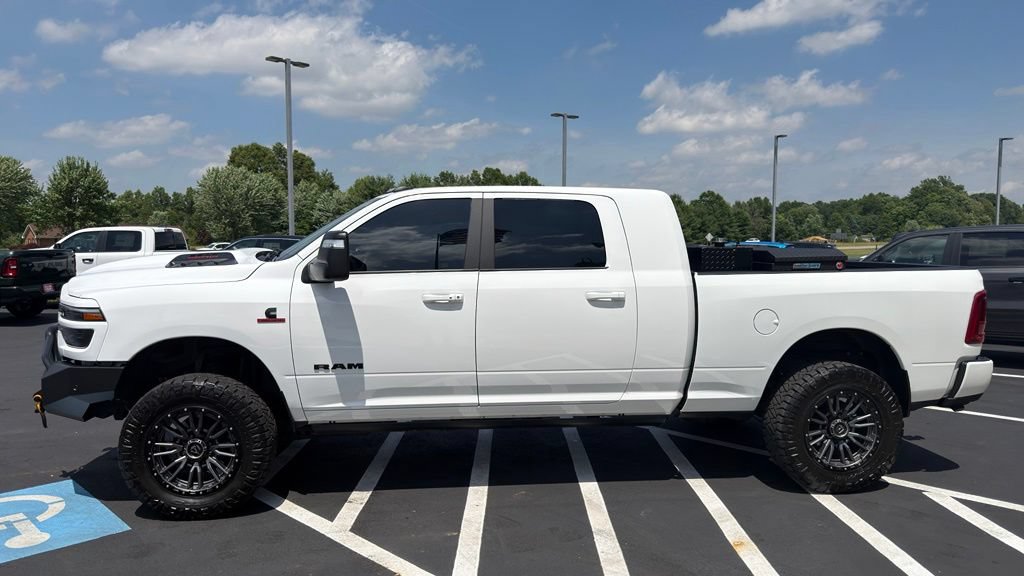 Used 2025 RAM 2500 Laramie AWD/4WD image 5