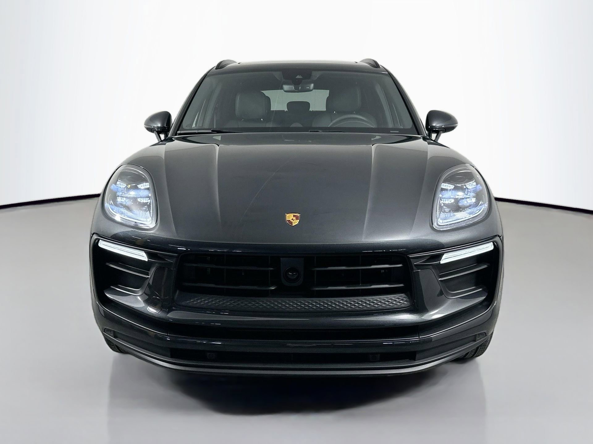 Certified 2025 Porsche Macan image 10