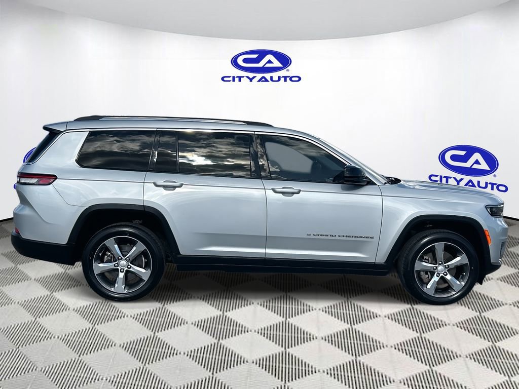 Used 2022 Jeep Grand Cherokee L Limited RWD image 2