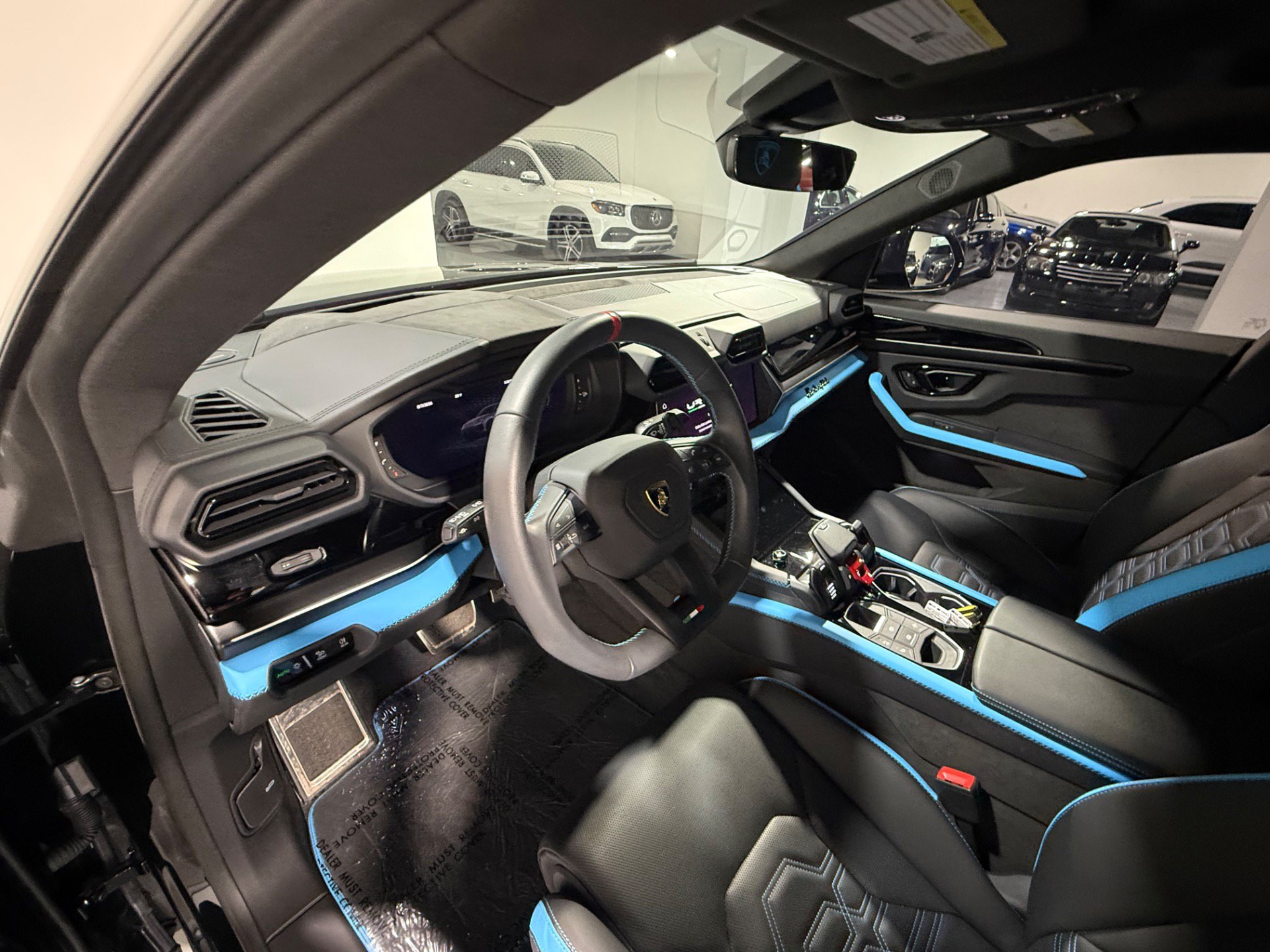 Used 2025 Lamborghini Urus SE AWD/4WD image 21