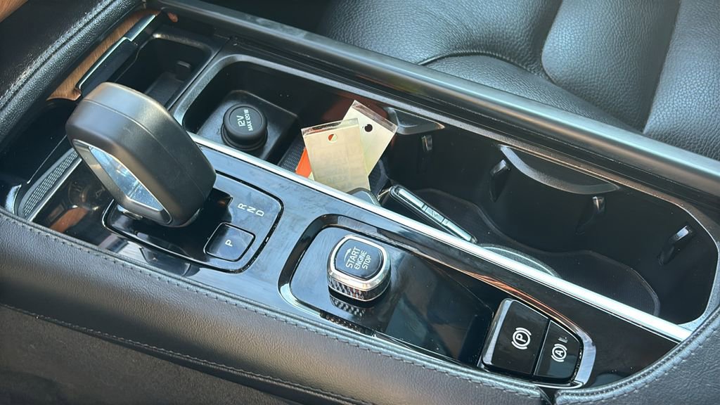 Certified 2023 Volvo XC90 B6 Core w/ Protection Package Premier image 23