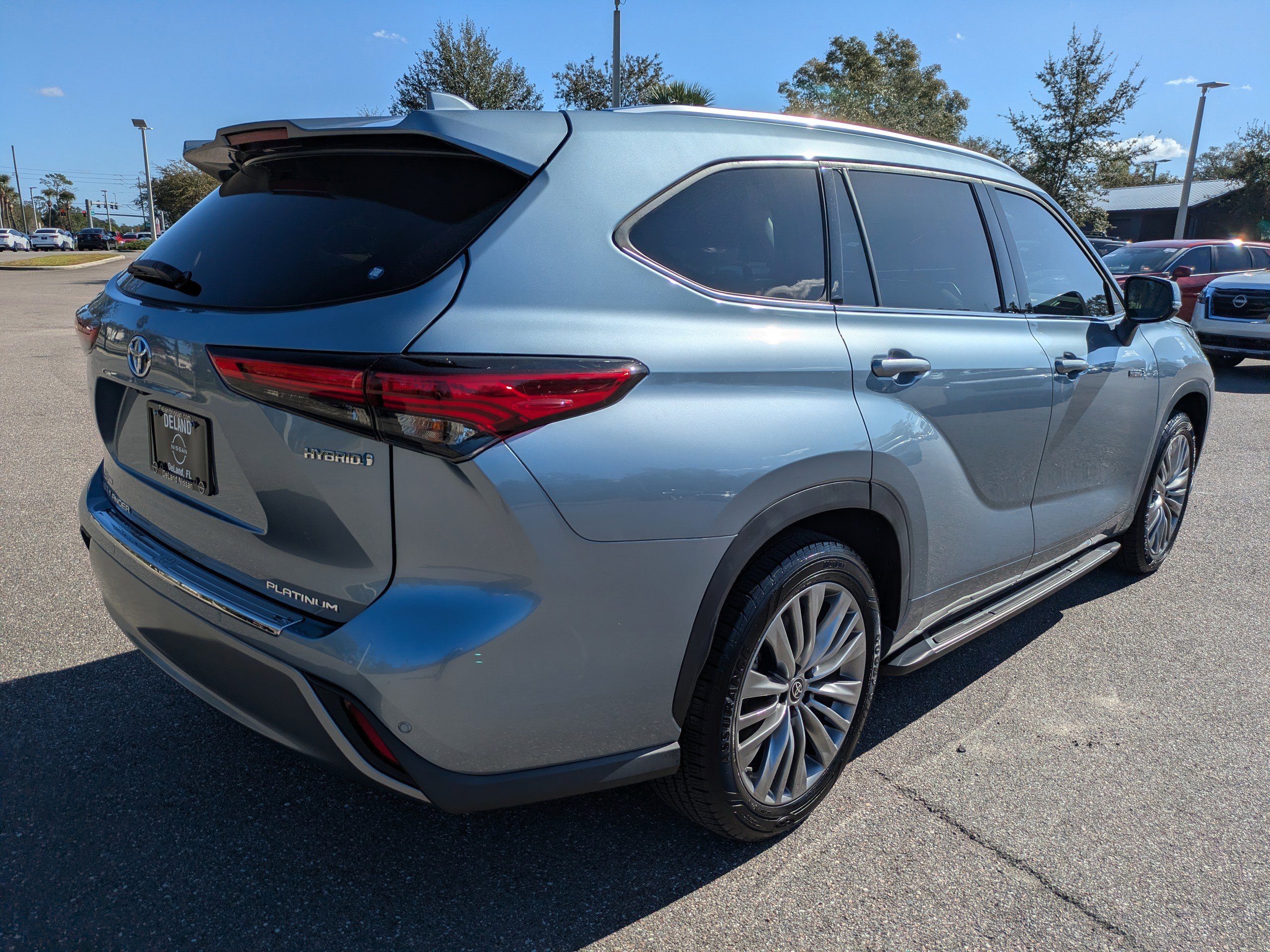 Used 2021 Toyota Highlander Platinum image 4