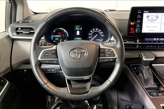 Used 2021 Toyota Sienna XLE image 5