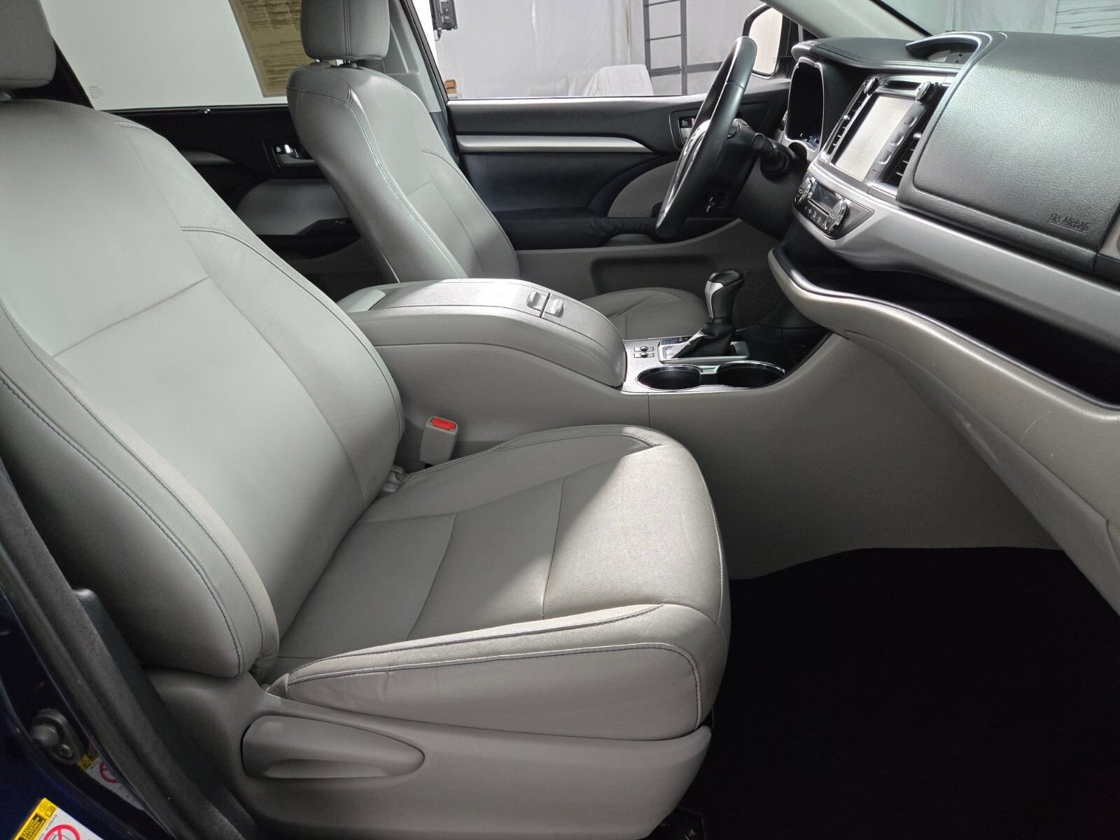 Used 2014 Toyota Highlander XLE FWD image 20