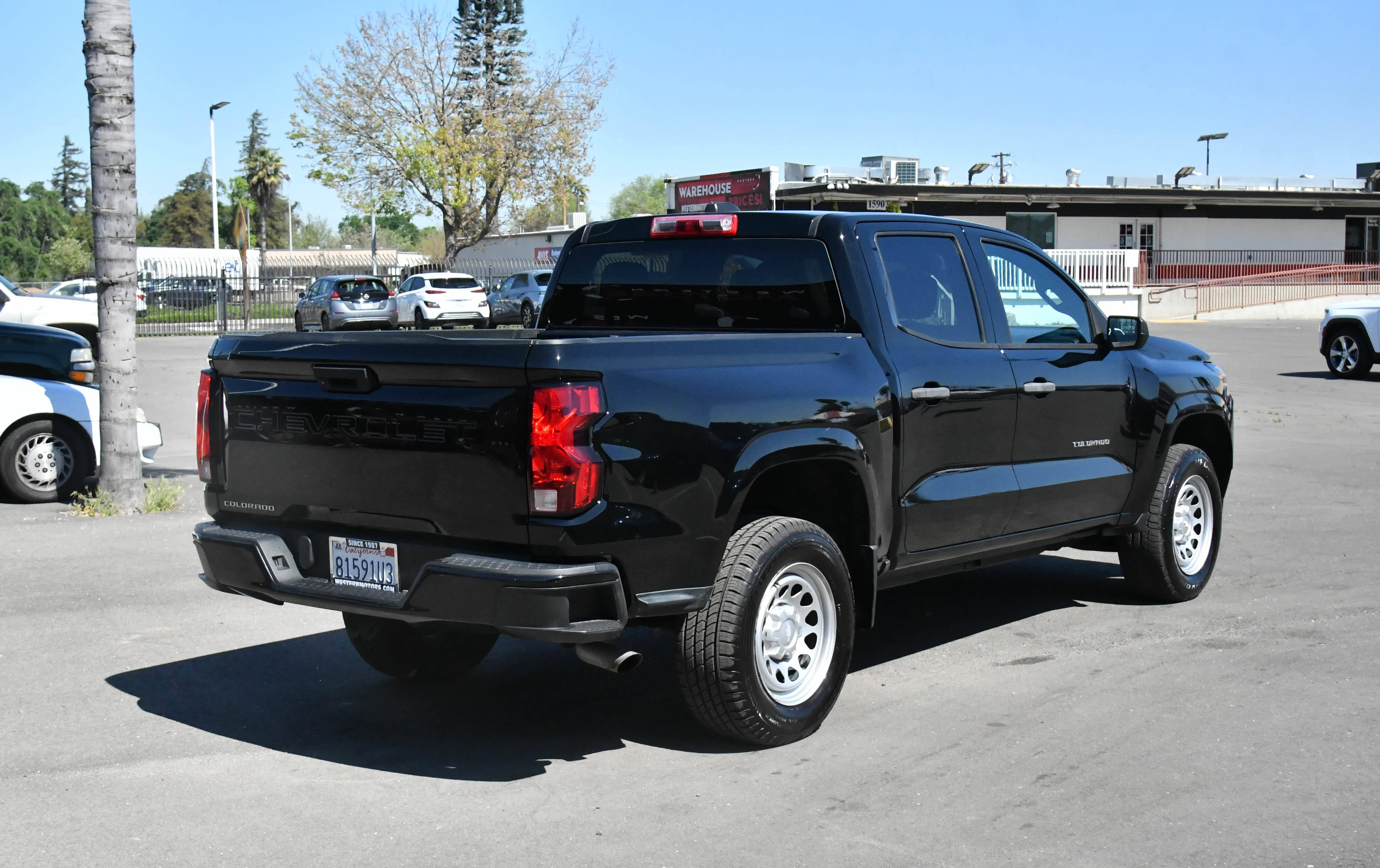 Used 2023 Chevrolet Colorado W/T image 8