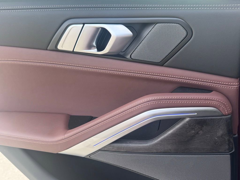 Used 2025 BMW X6 M60i w/ Parking Assistance Package image 18