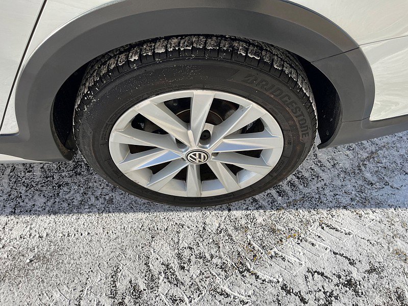 Used 2017 Volkswagen Golf Alltrack S image 12