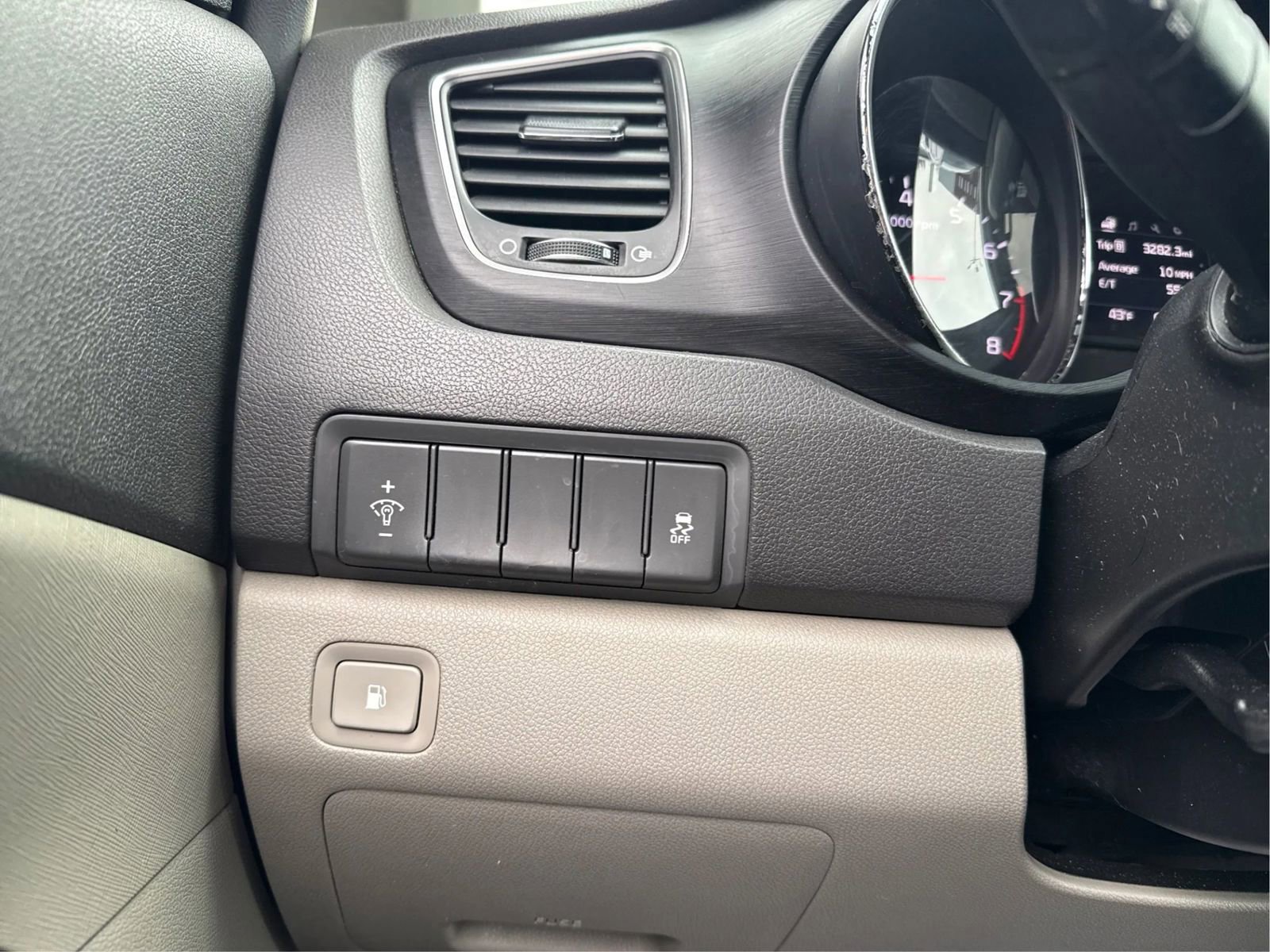 Used 2018 Kia Sedona LX w/ LX Essentials Premium Package image 22