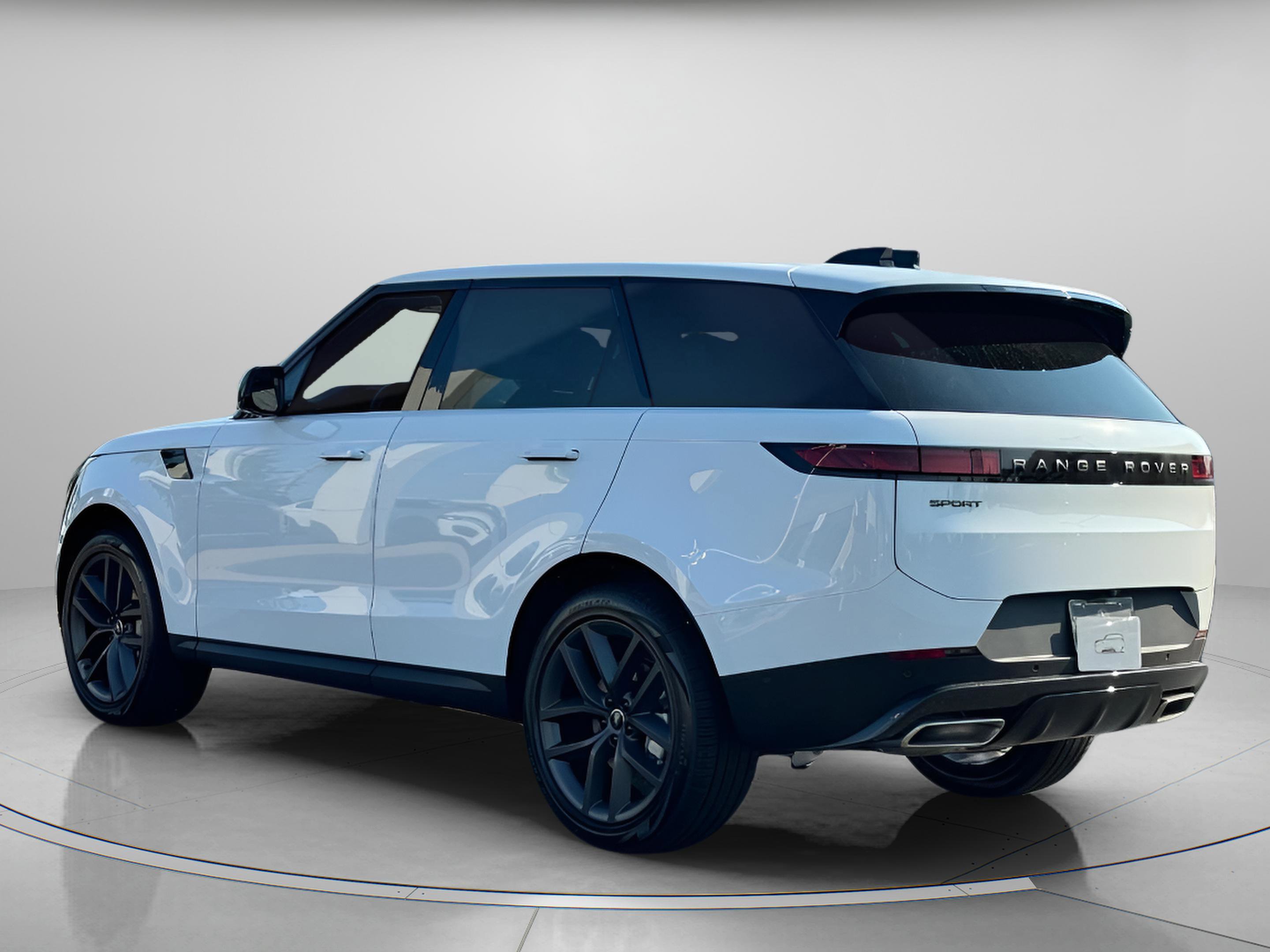 Used 2025 Land Rover Range Rover Sport SE image 3