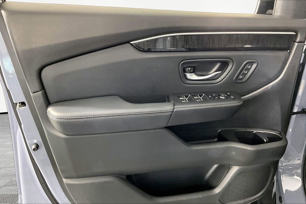 Used 2025 Honda Pilot Elite image 19