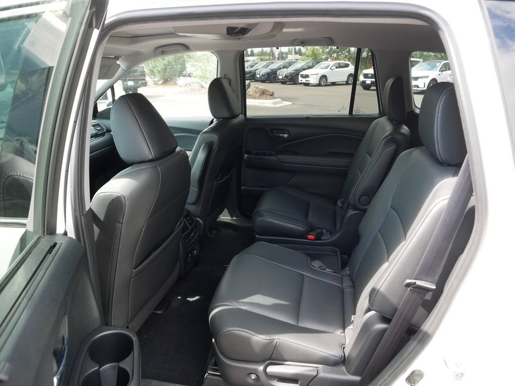 Used 2022 Honda Pilot Touring image 11