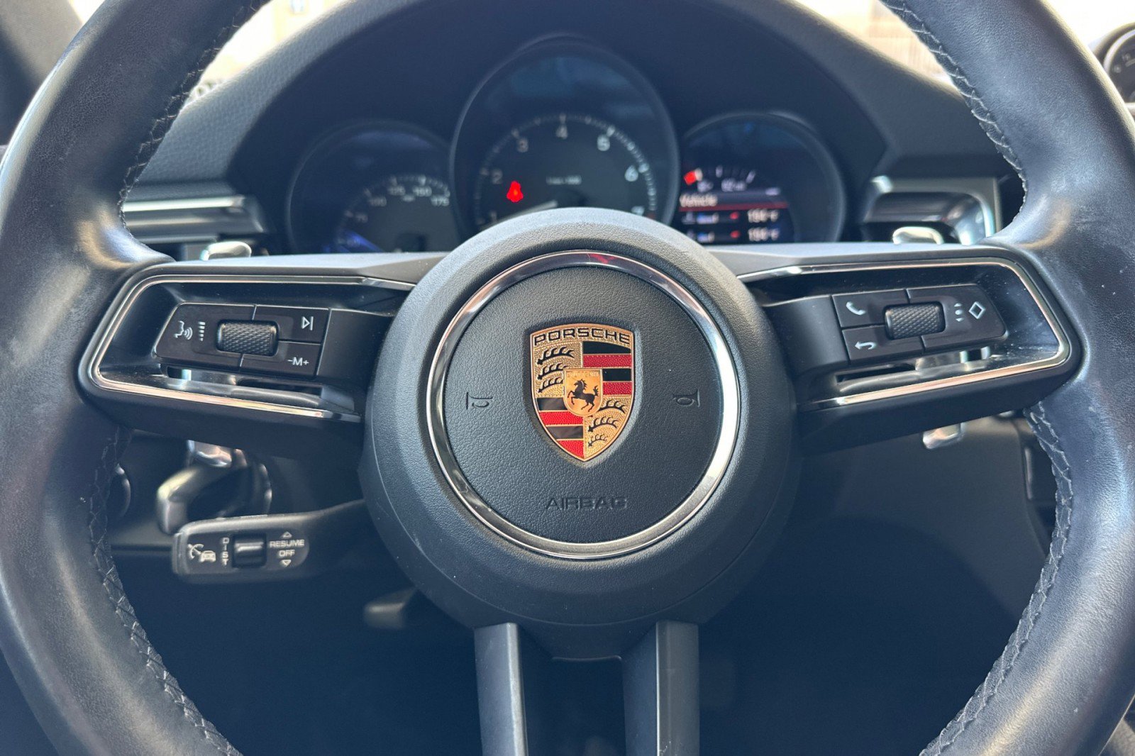 Certified 2023 Porsche Macan AWD/4WD image 24