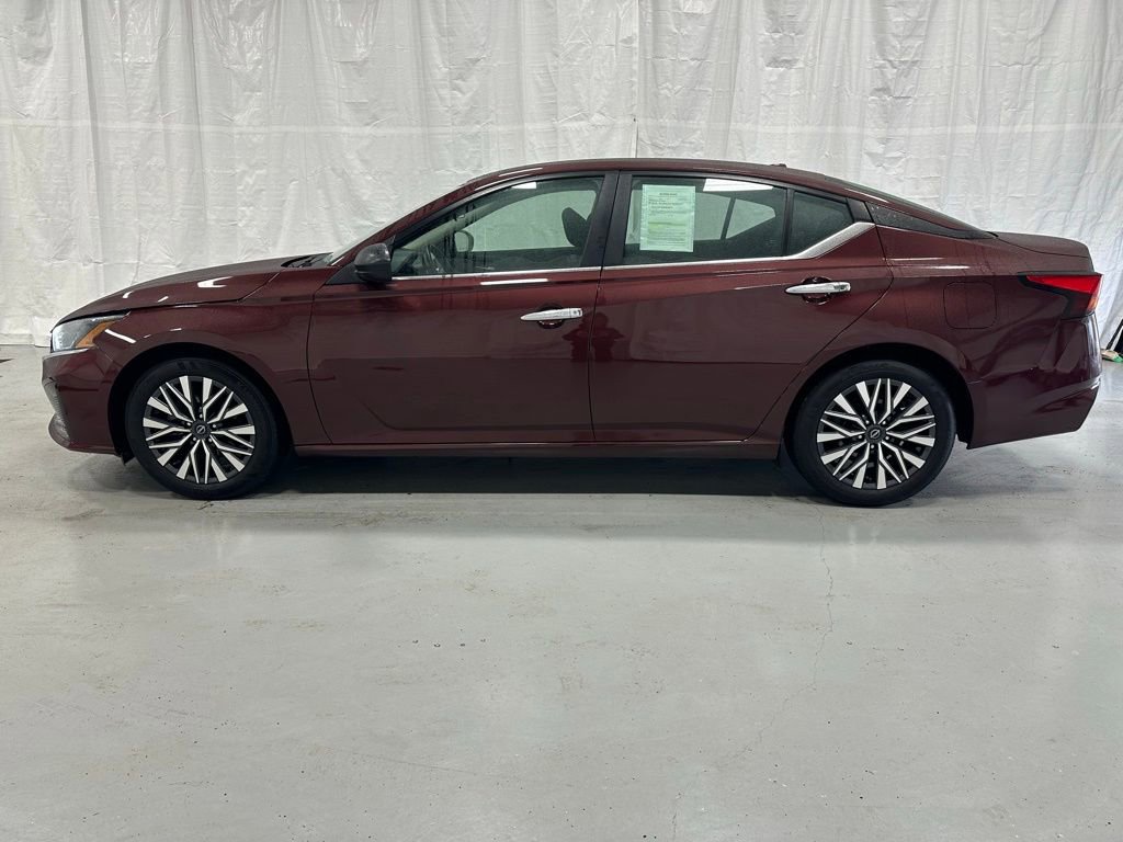 Used 2024 Nissan Altima 2.5 SV image 4