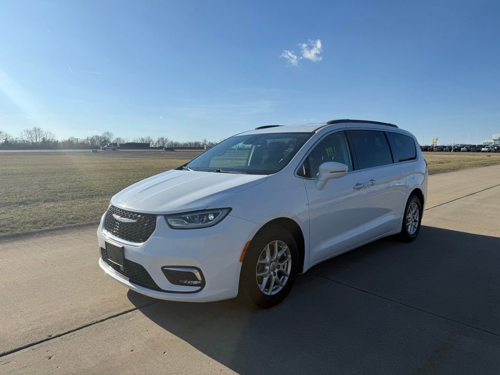 Used 2022 Chrysler Pacifica Touring-L image 8