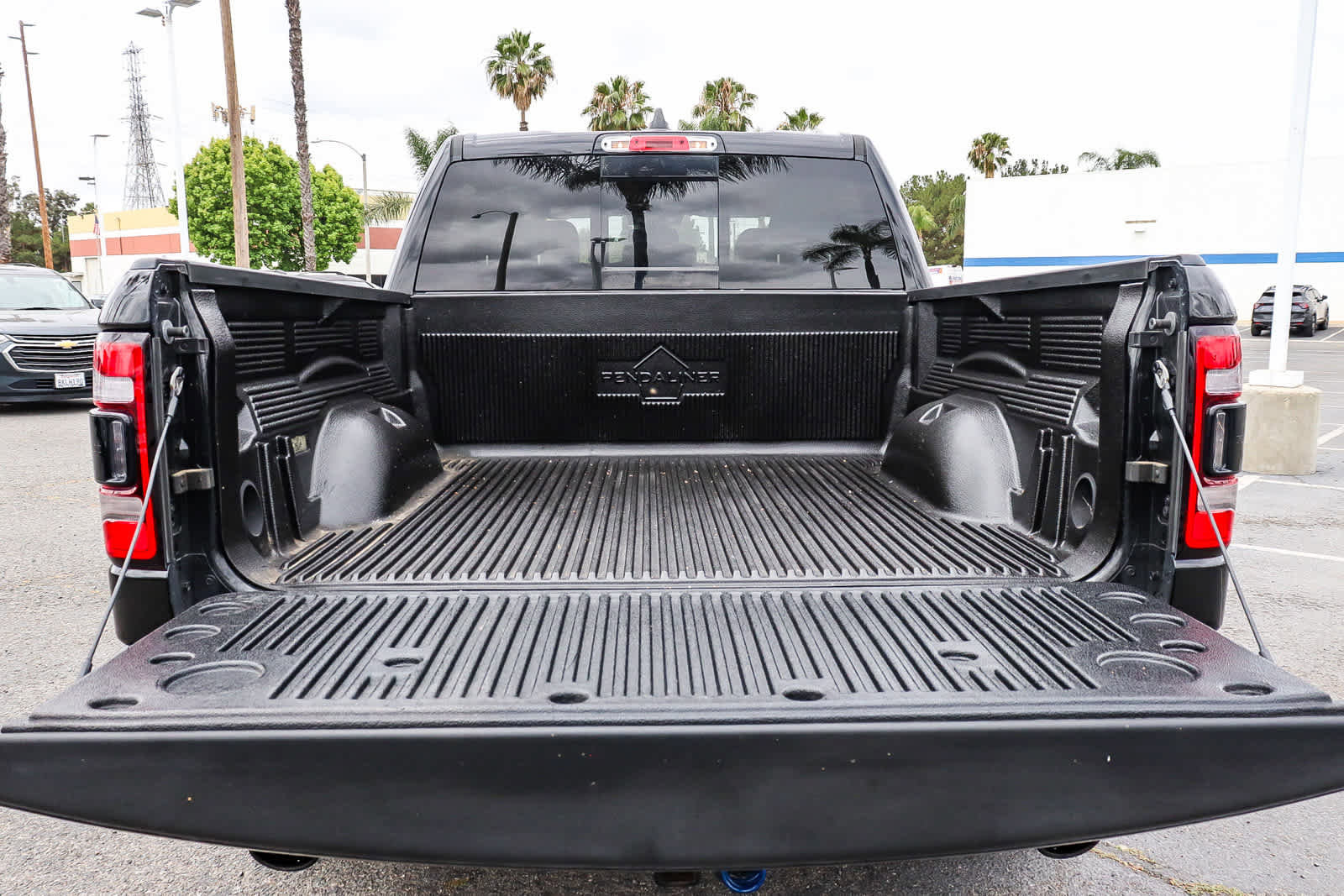 Used 2019 RAM 1500 Laramie RWD image 15