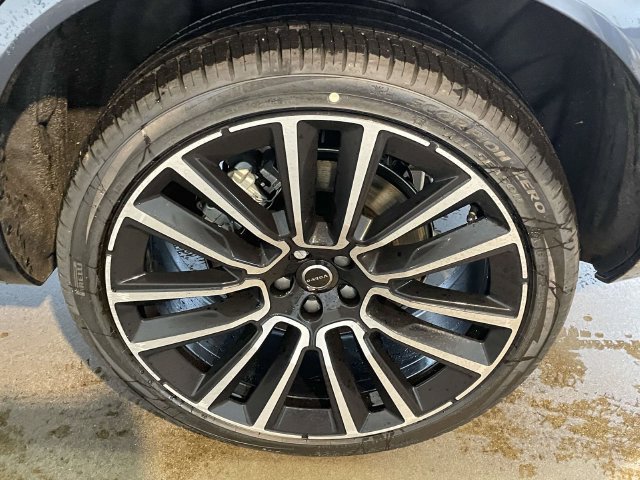 New 2026 Volvo XC90 B6 Plus w/ Protection Package Premier AWD/4WD image 9
