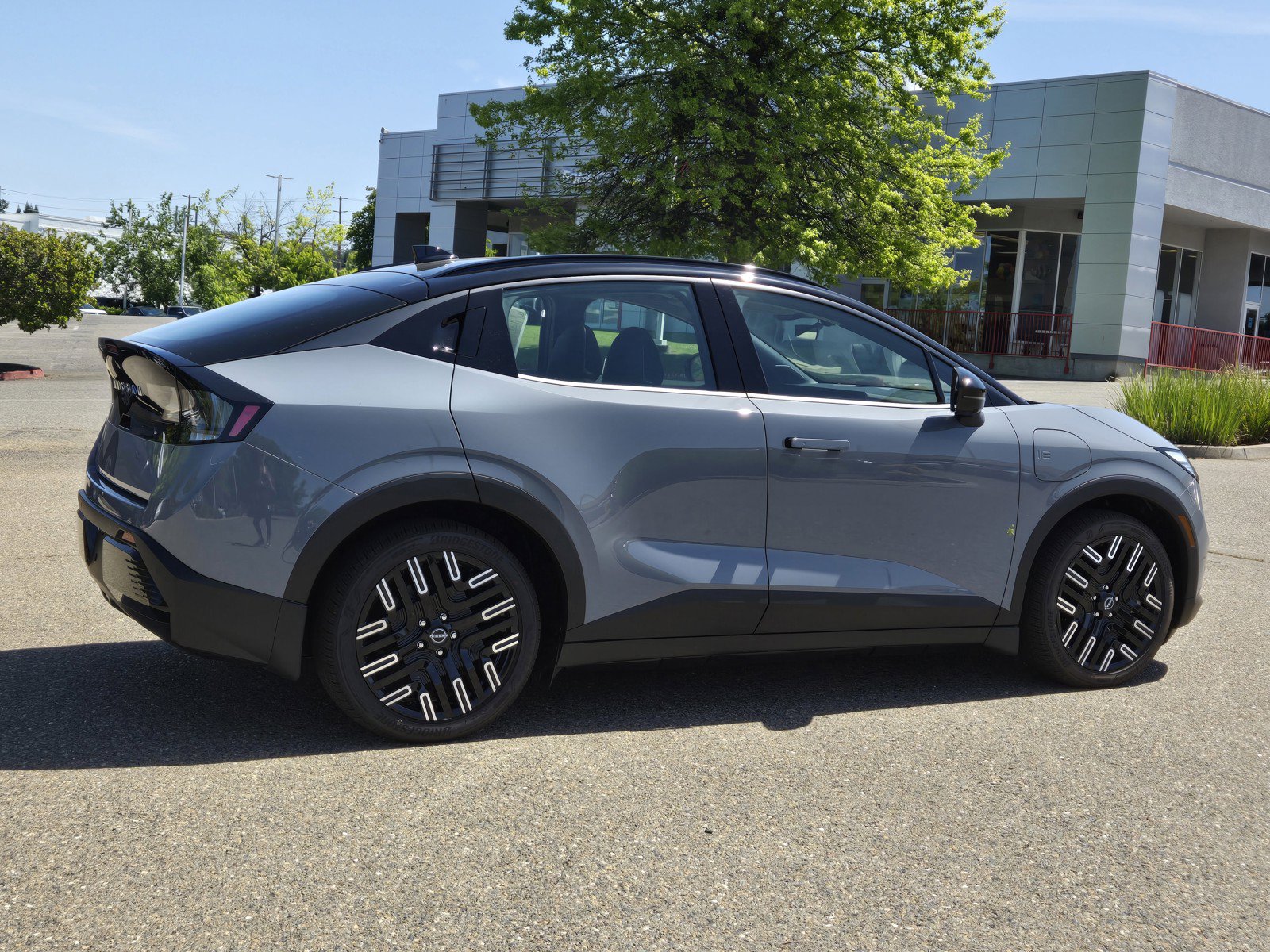 New 2026 Nissan Leaf Platinum+ w/ Cargo Package (Platinum+) FWD image 3