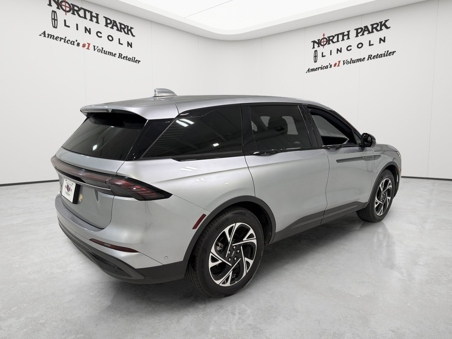 Used 2024 Lincoln Nautilus Premier w/ Equipment Group 102A AWD/4WD image 5