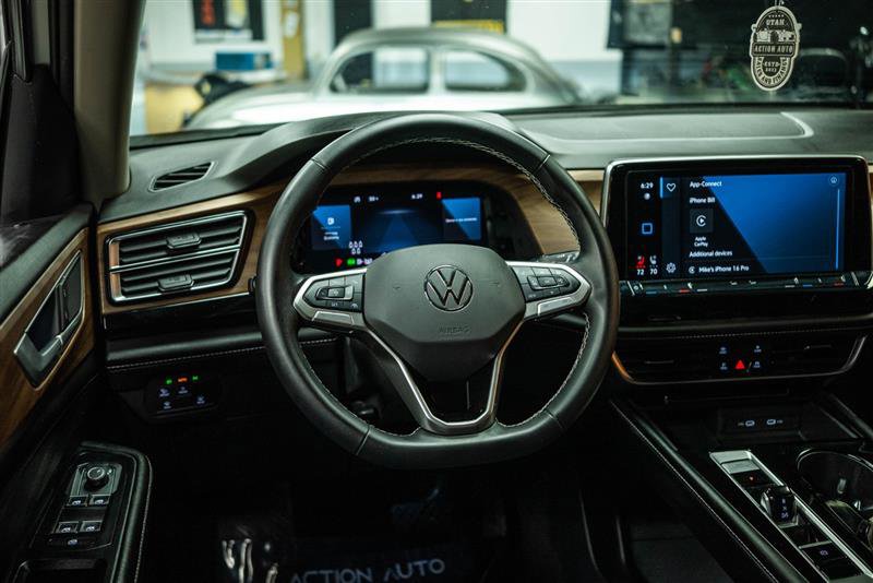 Used 2024 Volkswagen Atlas SE image 18