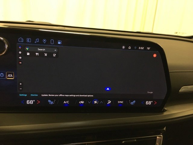 Used 2025 Chevrolet Traverse LT image 23