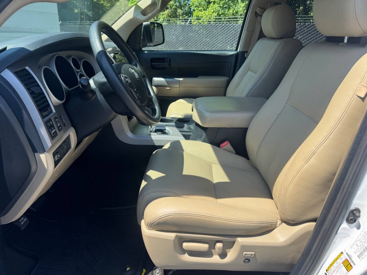 Used 2013 Toyota Tundra 4x4 Double Cab w/ SR5 Pkg image 8