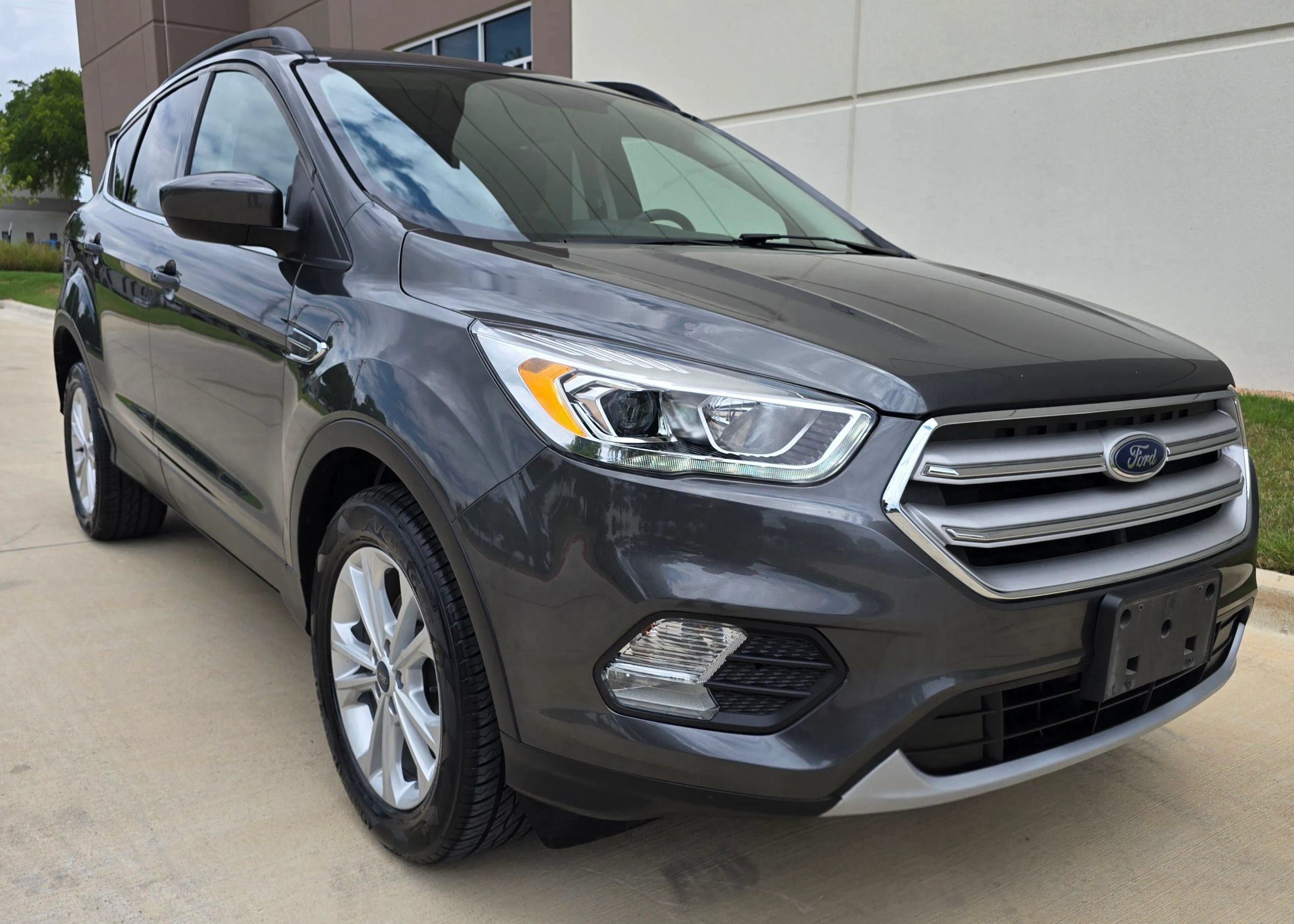 Used 2019 Ford Escape SEL FWD image 4