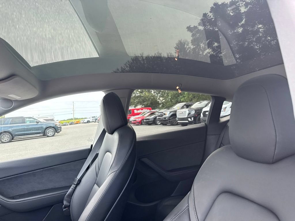 Used 2022 Tesla Model Y Long Range AWD/4WD image 11
