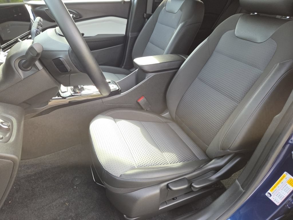 Used 2024 Chevrolet Trax LT w/ Driver Confidence Package FWD image 21