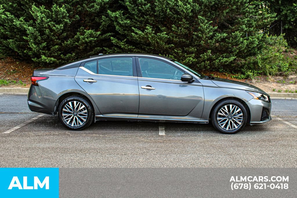 Used 2025 Nissan Altima 2.5 SV FWD image 9