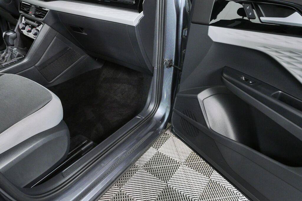Certified 2023 Volkswagen Taos S FWD image 22