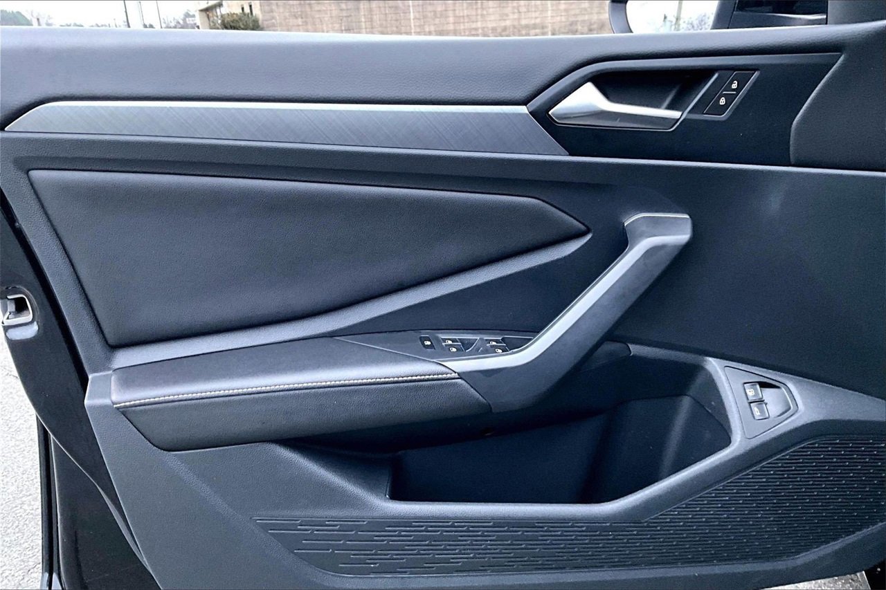 Used 2024 Volkswagen Jetta SE image 24