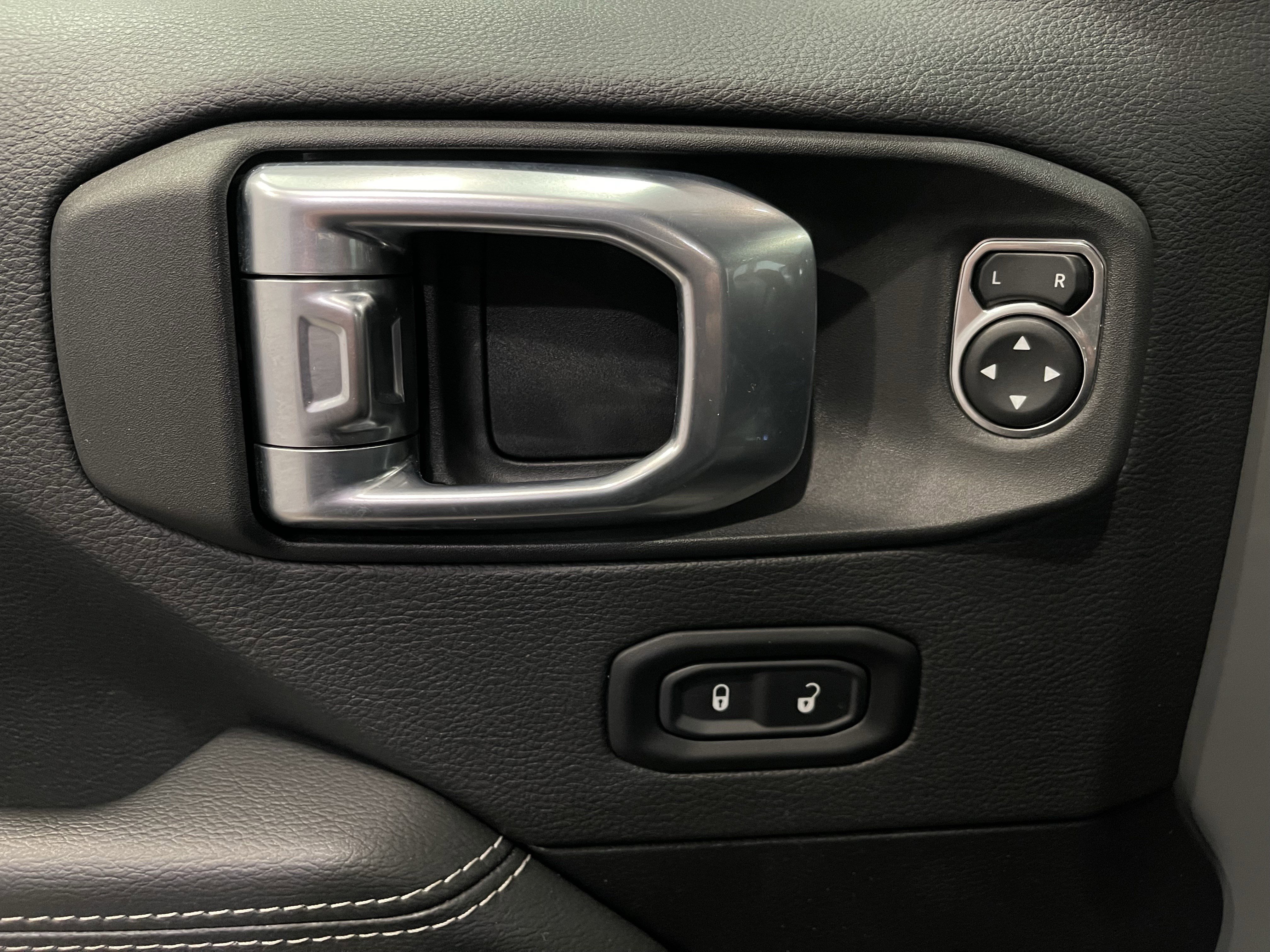 Used 2022 Jeep Wrangler Unlimited Sahara w/ Cold Weather Group image 11