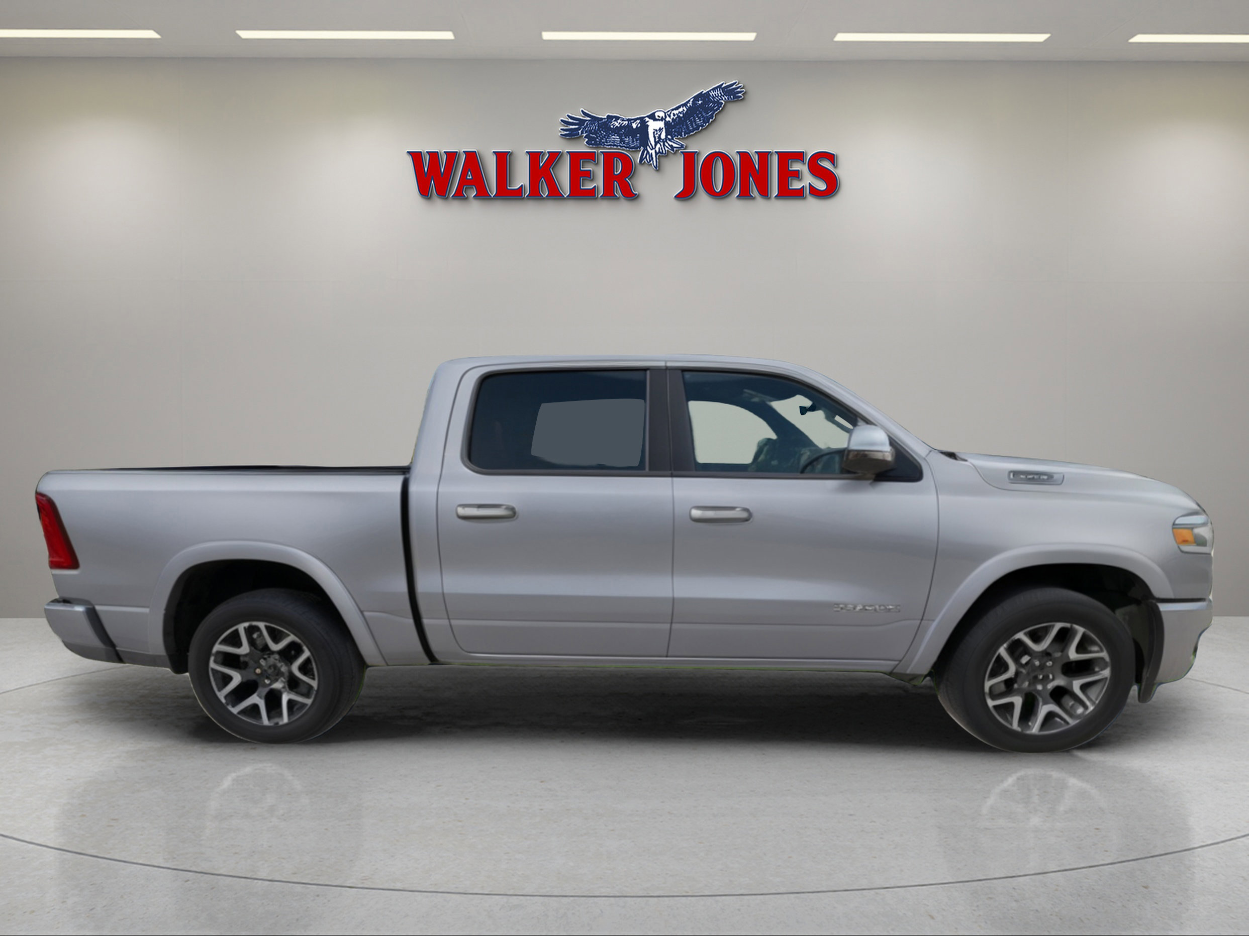 Used 2025 RAM 1500 Laramie AWD/4WD image 2