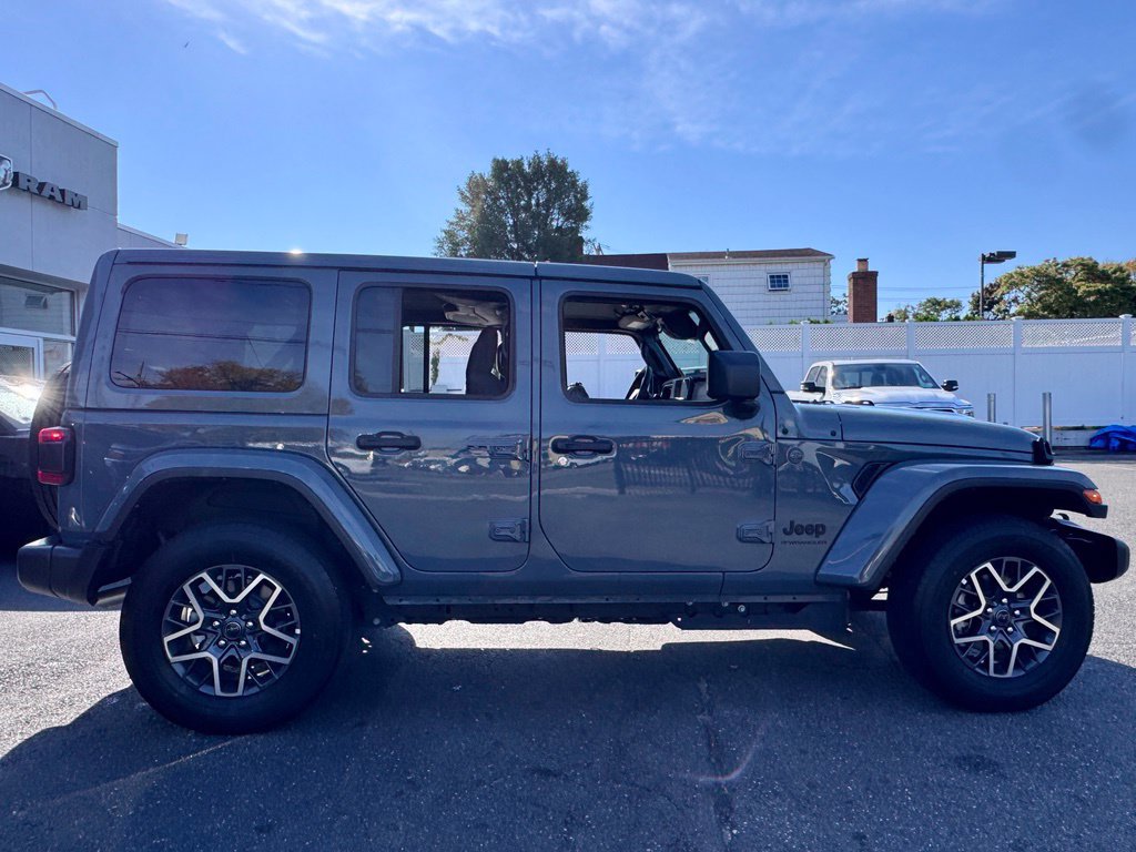 Used 2026 Jeep Wrangler Unlimited Sahara AWD/4WD image 9