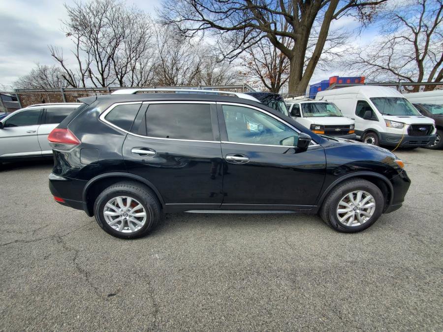 Used 2018 Nissan Rogue SV image 4