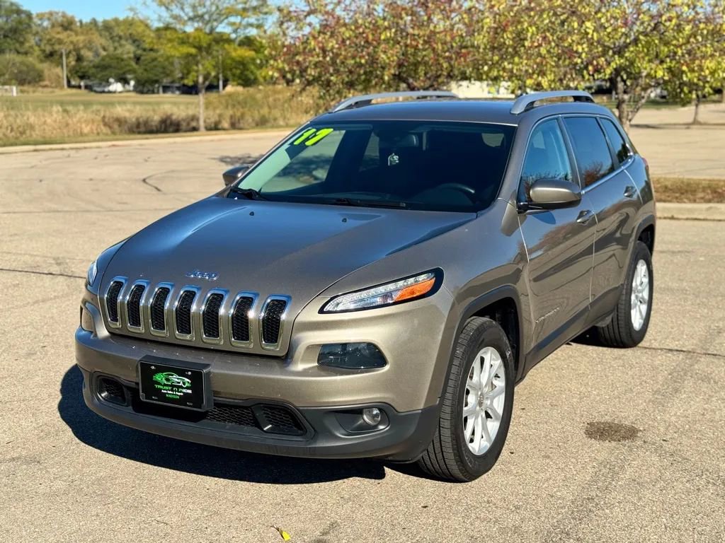 Used 2017 Jeep Cherokee Latitude w/ Cold Weather Group image 3