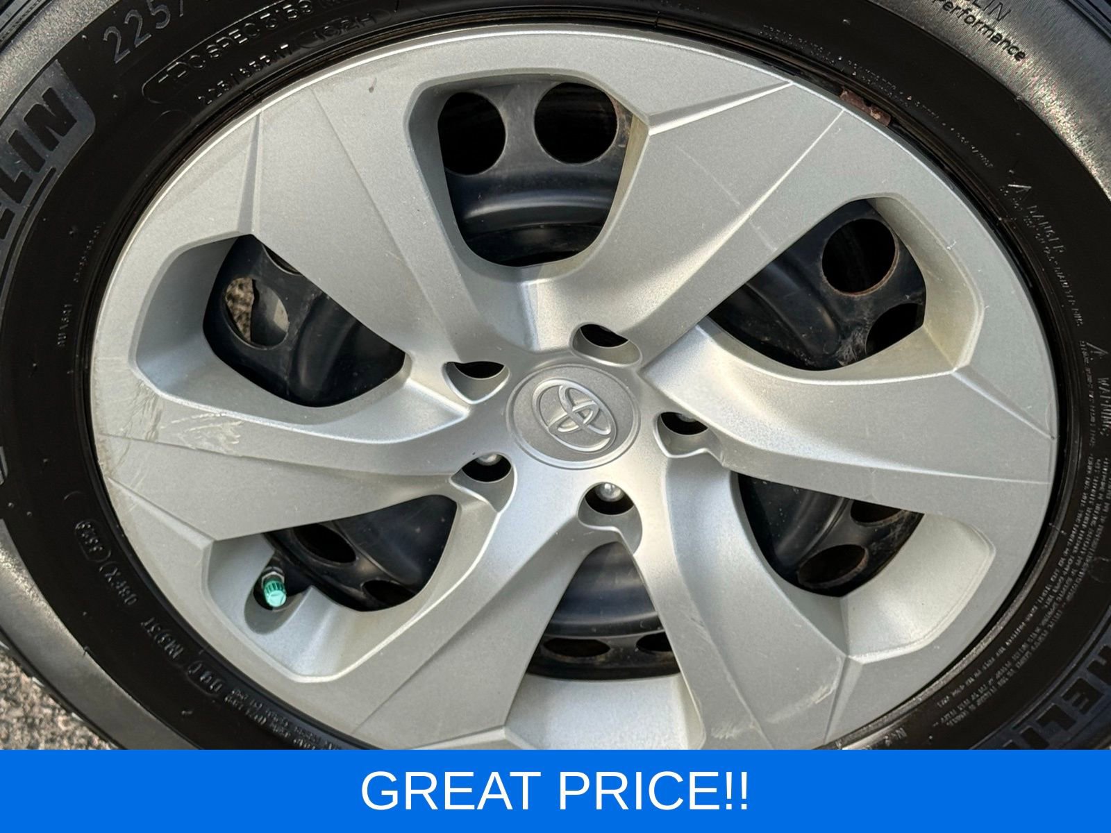 Used 2019 Toyota RAV4 LE AWD/4WD image 13